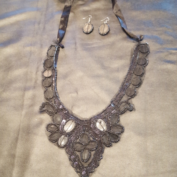 Lace Sequenced  Bib Necklace Set, EUC - Picture 4 of 6